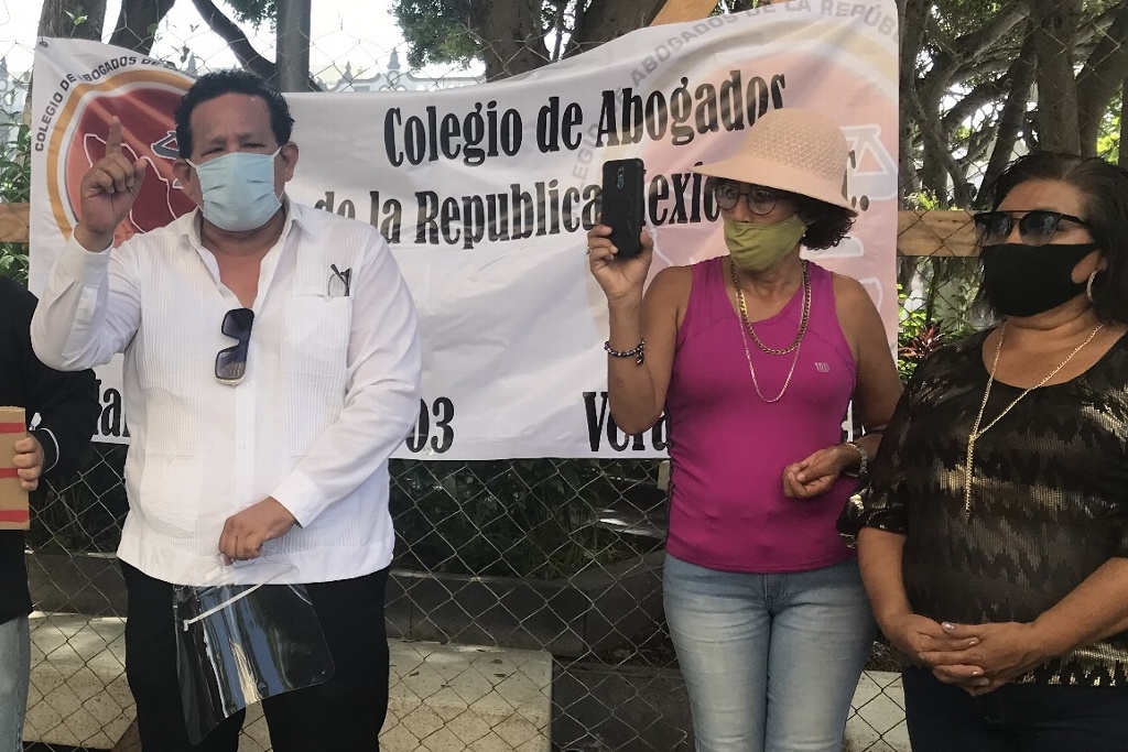 Imagen Buscan ampararse 4 mil ciudadanos de Veracruz y Boca del Río por cobros excesivos de CFE