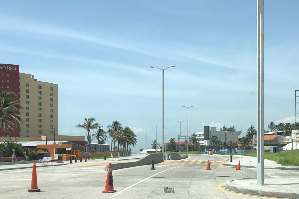 Imagen Tras decreto, alcalde de Boca del Río efectúa cierres viales en bulevar Vicente Fox y Ávila Camacho 