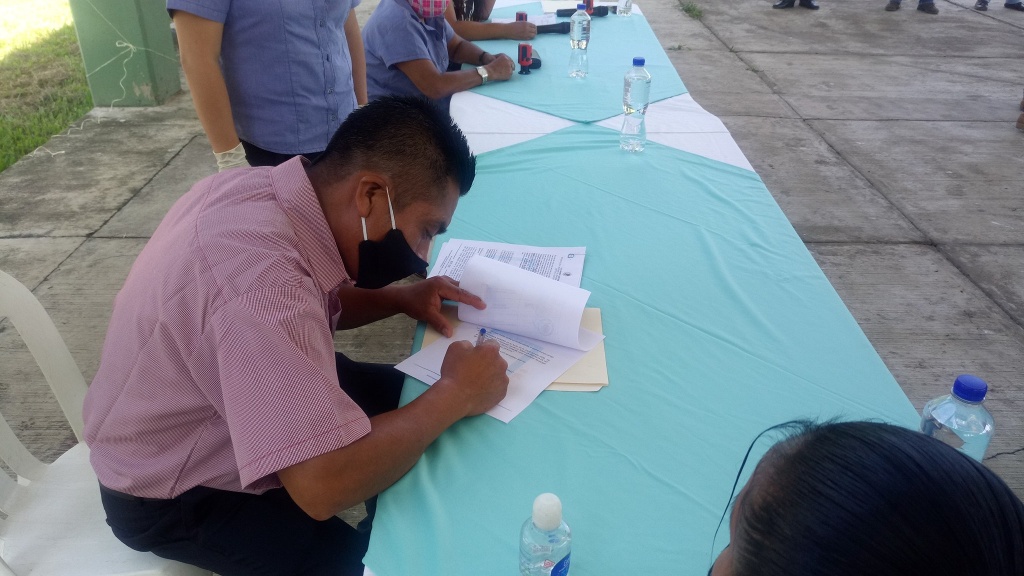 Imagen Joaquín Fortino Cocotle rinde protesta como alcalde de Coetzala, Veracruz