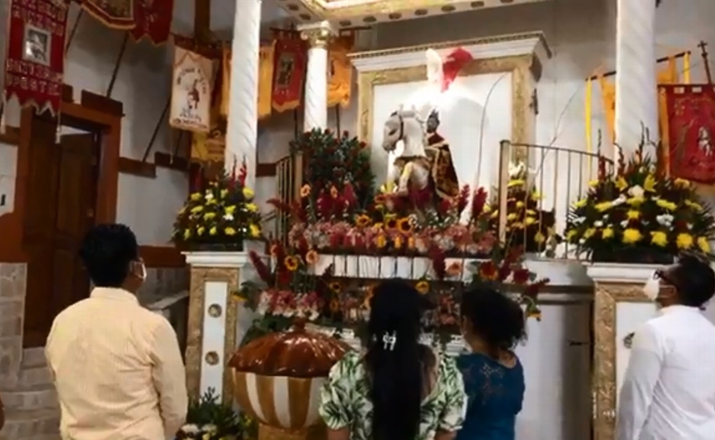 Imagen Con mariachis y pirotecnia celebran al Santo Patrono de Santiago Tuxtla, Veracruz (+Video)