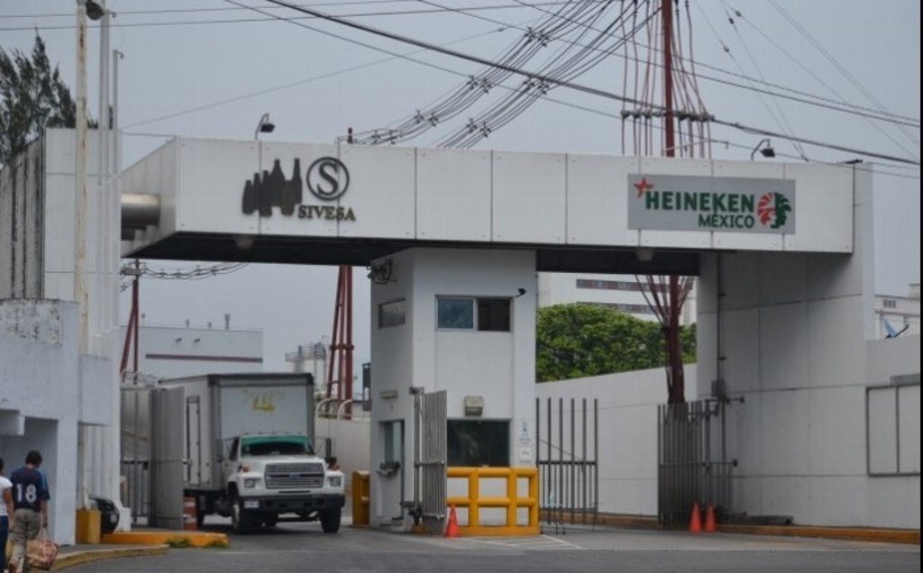 Imagen No se registran intoxicados tras derrame de amoniaco en planta cervecera de Orizaba, informa empresa