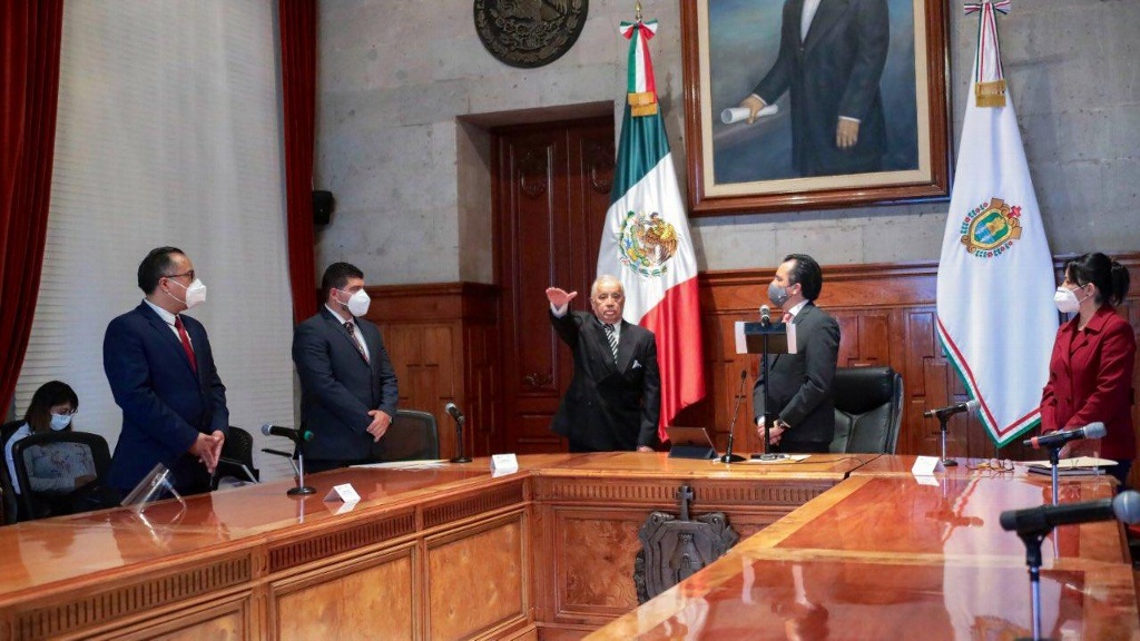 Imagen Gobernador nombra nuevo titular del Colegio de Veracruz tras reforma a Ley Orgánica 