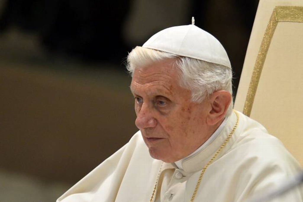 Imagen Minimiza el Vaticano gravedad de Benedicto XVI