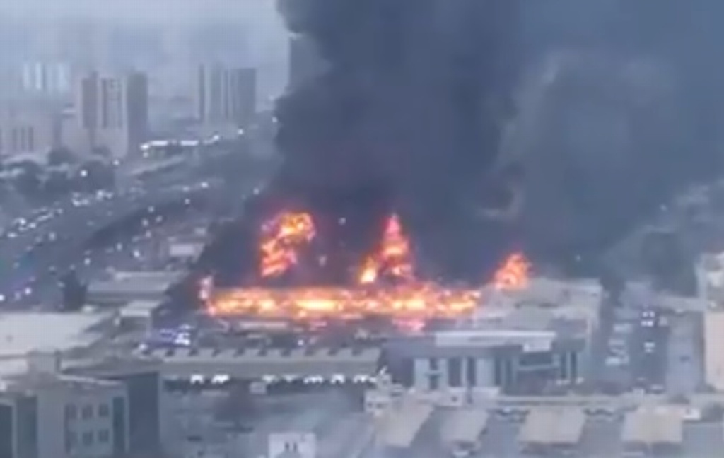 Imagen Reportan fuerte incendio en un mercado de los Emiratos Árabes Unidos (+Videos)