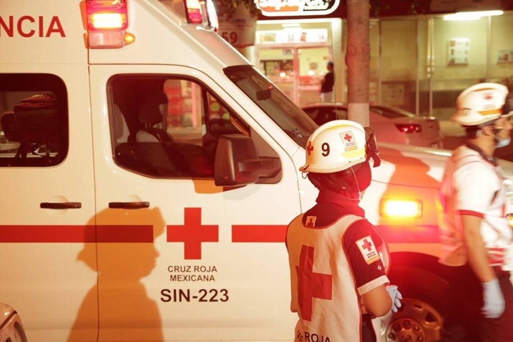 Imagen Dos lesionados deja choque entre ambulancia y patrulla en La Tinaja, Veracruz