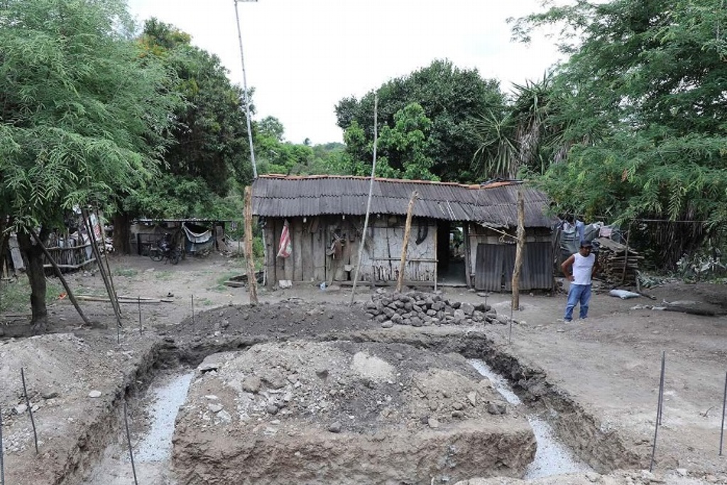 Imagen Anuncian licitación de 17 proyectos para construir cuartos dormitorios y piso firme en Veracruz