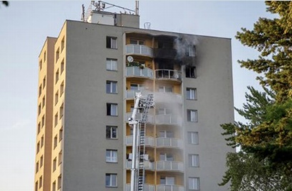 Imagen Se registra incendio en edificio de República Checa; hay al menos 11 muertos