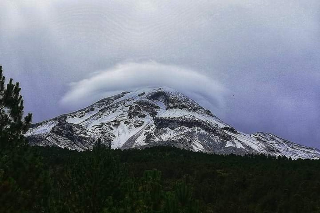 Imagen Captan nube lenticular sobre Pico de Orizaba 