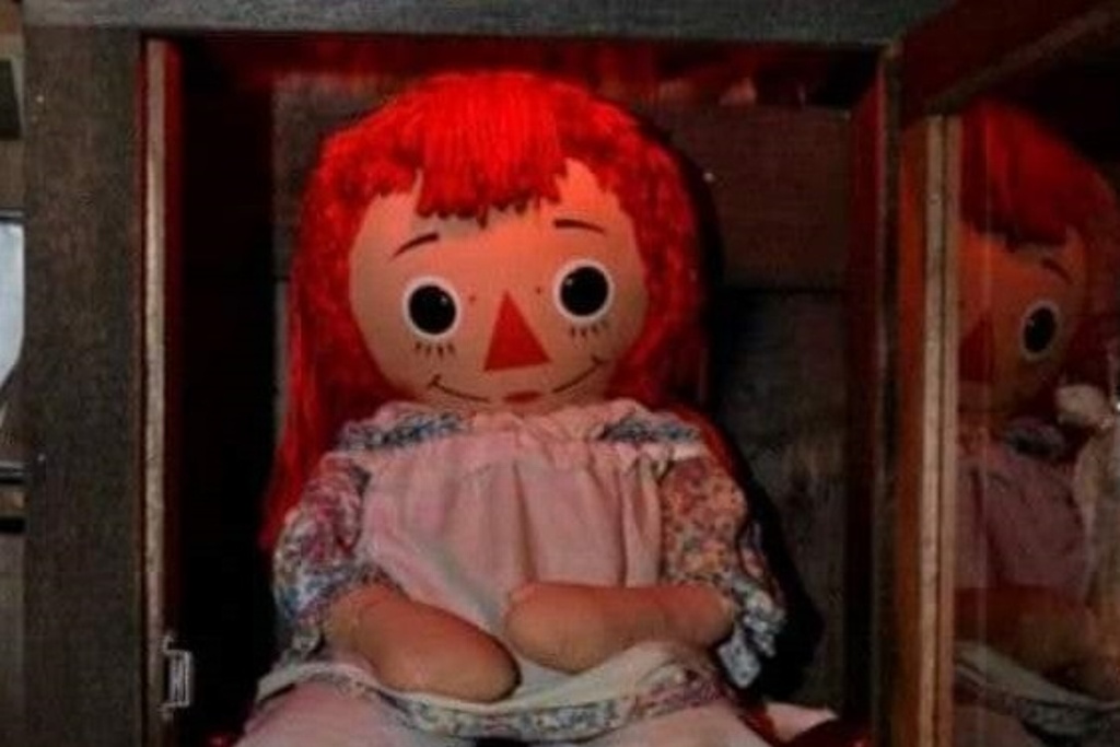 Imagen Reportan 'desaparición misteriosa' de la muñeca Annabelle del museo de los Warren