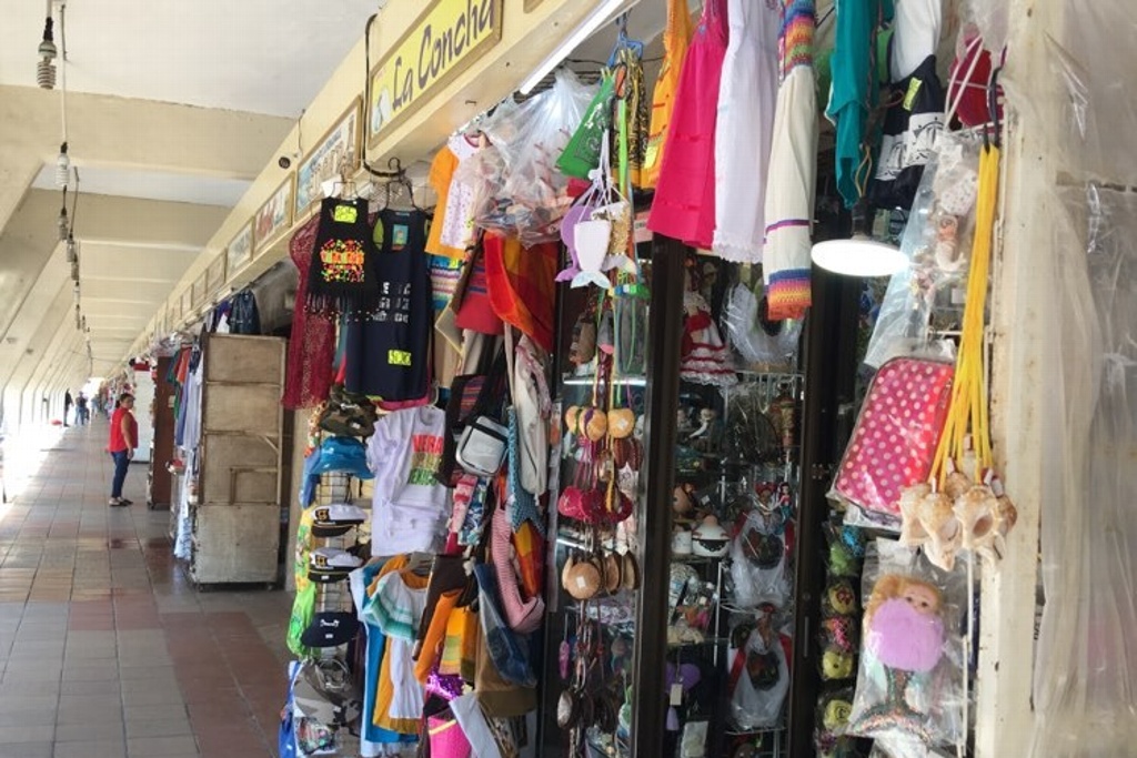 Imagen Reabre el 70% de locales de artesanos en malecón de Veracruz