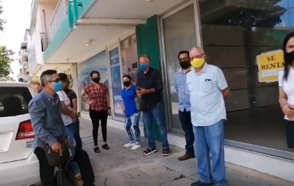 Imagen Empresarios exigen que se dejen de poner vallas en centro de Coatzacoalcos