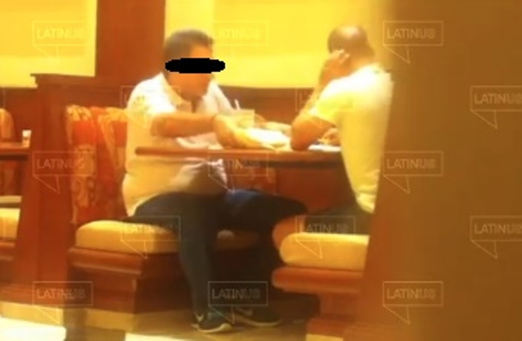 Imagen Graban a hermano de AMLO presuntamente recibiendo dinero (+video)