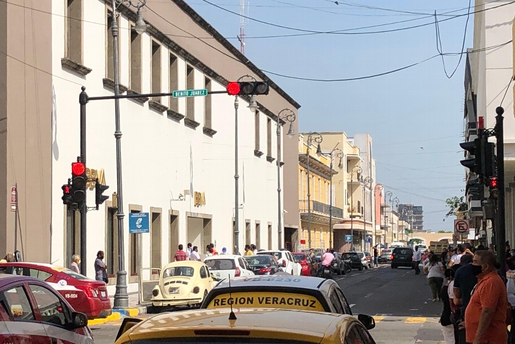 Imagen Avanza modernización de semáforos en cruceros del Centro de Veracruz, aseguran 