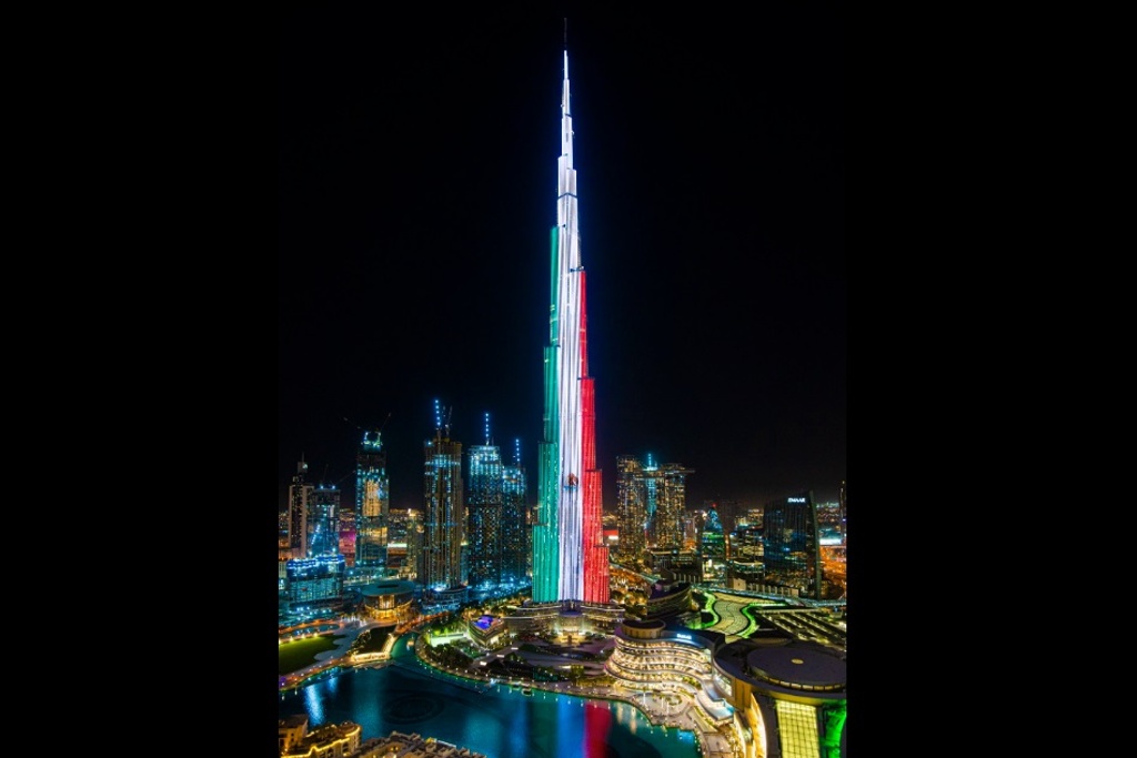 Imagen La Torre Burj Khalifa en Dubai se pinta con la bandera de México (+Video)