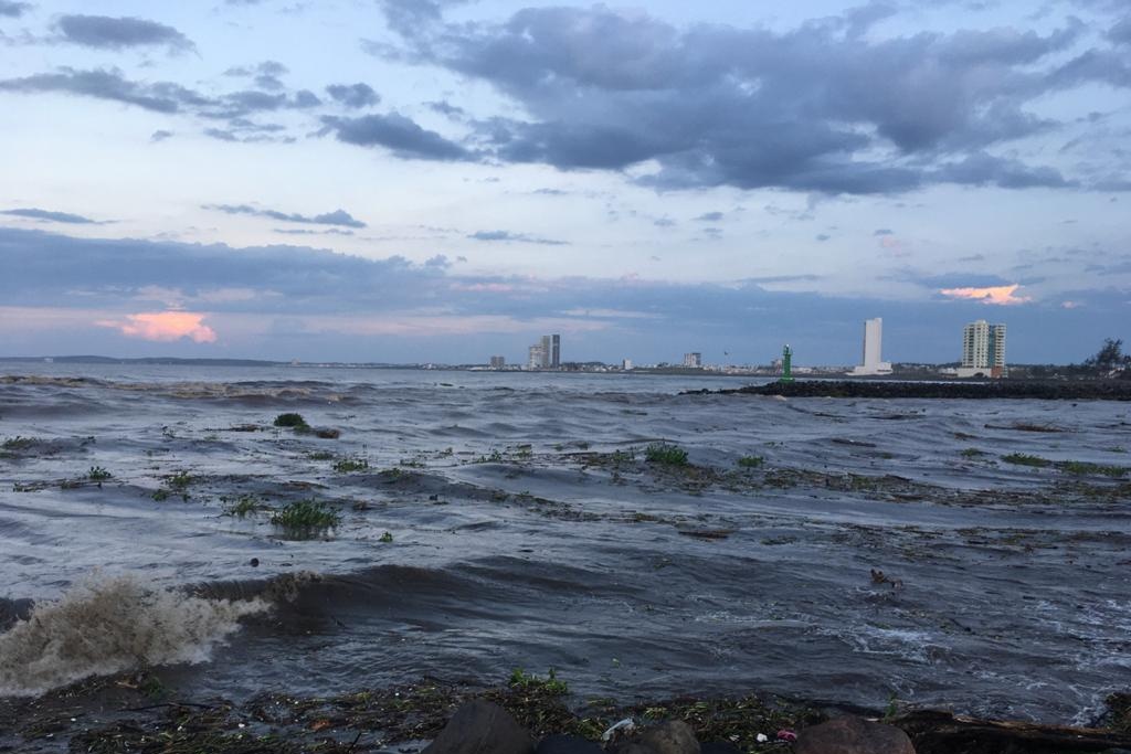 Imagen Marea alta provocó tapón en desembocadura del río Jamapa, no hubo afectaciones: PC Boca del Río