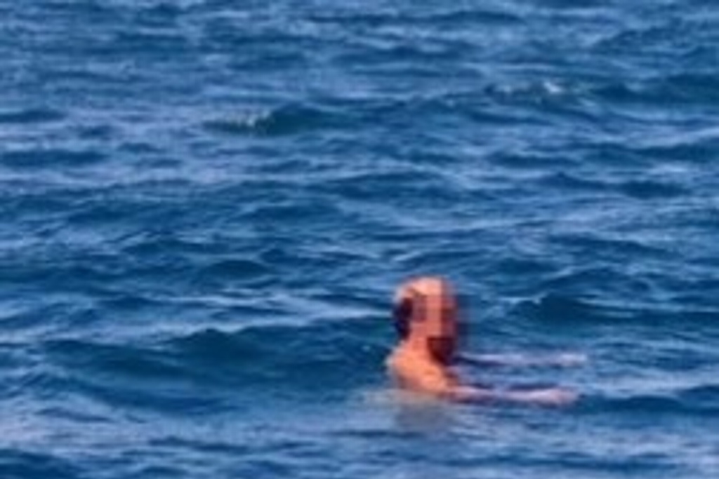 Imagen Nada desnudo 5 horas para evitar ser detenido
