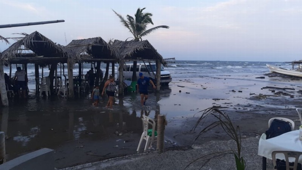 Imagen Meteorólogo explica qué es el mar de fondo que afectó a Antón Lizardo, Veracruz