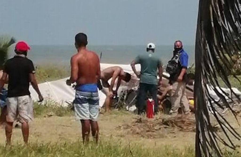Imagen Cae aeronave en Tecolutla, Veracruz; hay un muerto y un herido