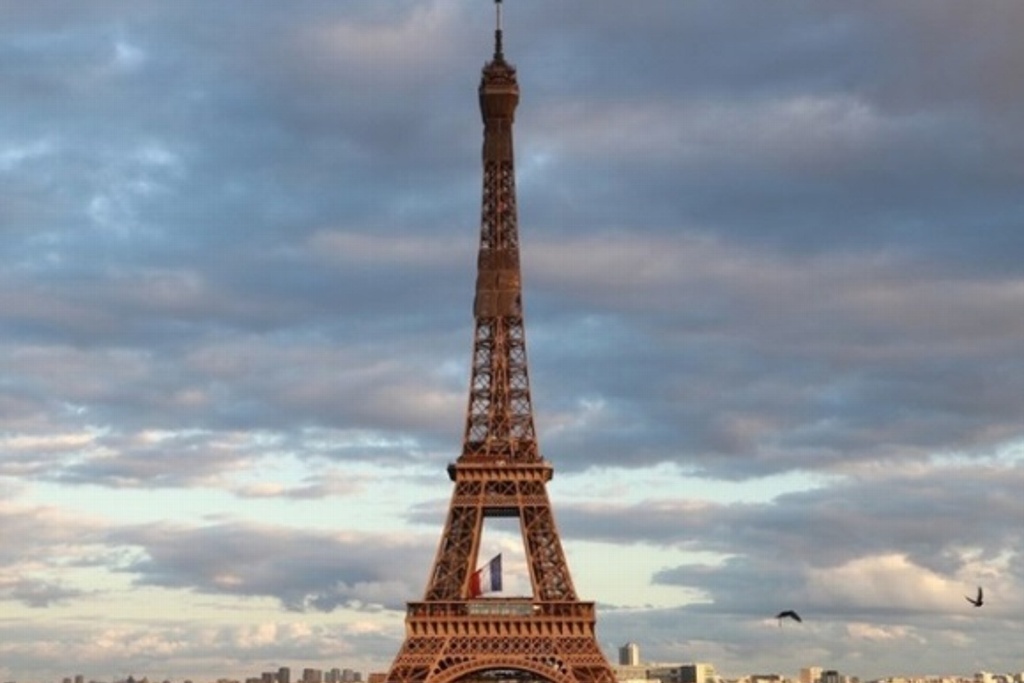 Imagen Desalojan la Torre Eiffel por amenaza de bomba