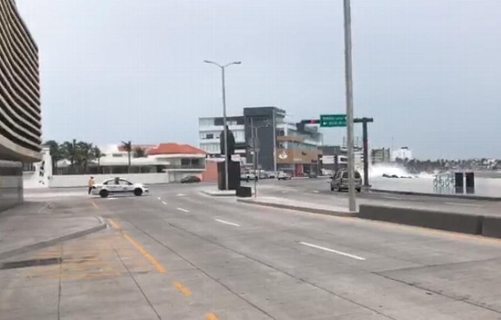 Imagen Por vientos del norte, permanecerá cerrado el boulevard Manuel Ávila Camacho, en Boca del Río