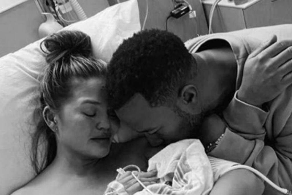 Imagen Chrissy Teigen y John Legend anuncian la pérdida de su bebé