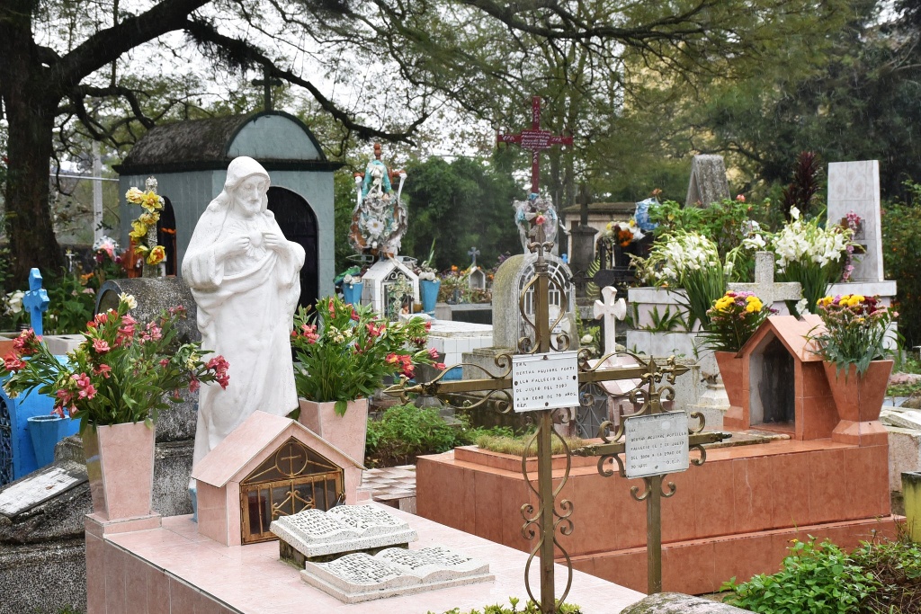 Imagen Xalapa cerrará panteones en Día de Muertos para prevenir contagios de COVID-19