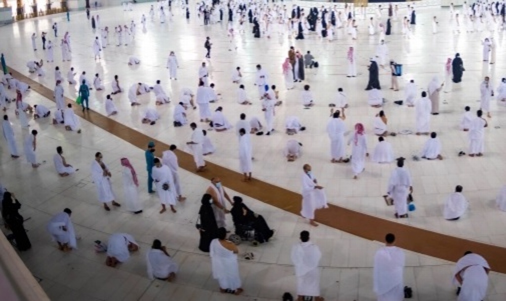 Imagen Reanuda Arabia Saudita oraciones en mezquita de la Meca