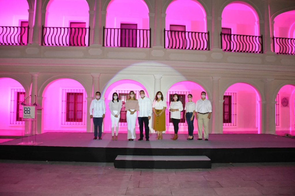 Imagen Iluminan de rosa el Palacio Municipal de Boca del Río, Veracruz
