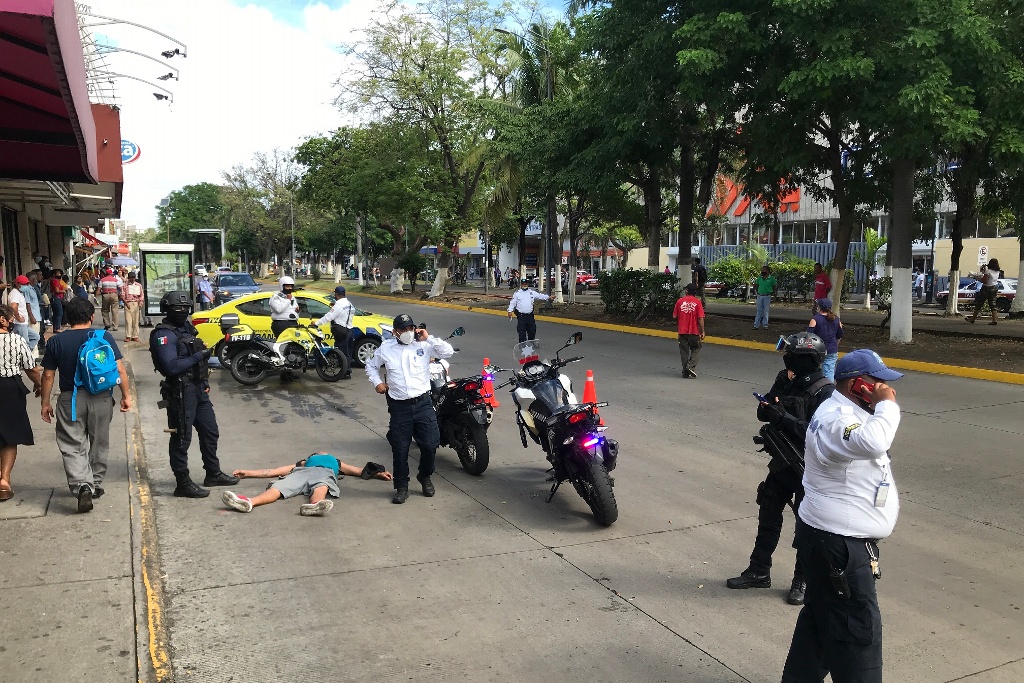 Imagen Riña en avenida Diaz Mirón de Veracruz deja un hombre inconsciente
