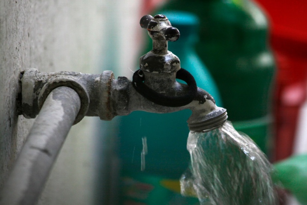 Imagen Usuarios se quejan por cortes en tomas de agua en Veracruz