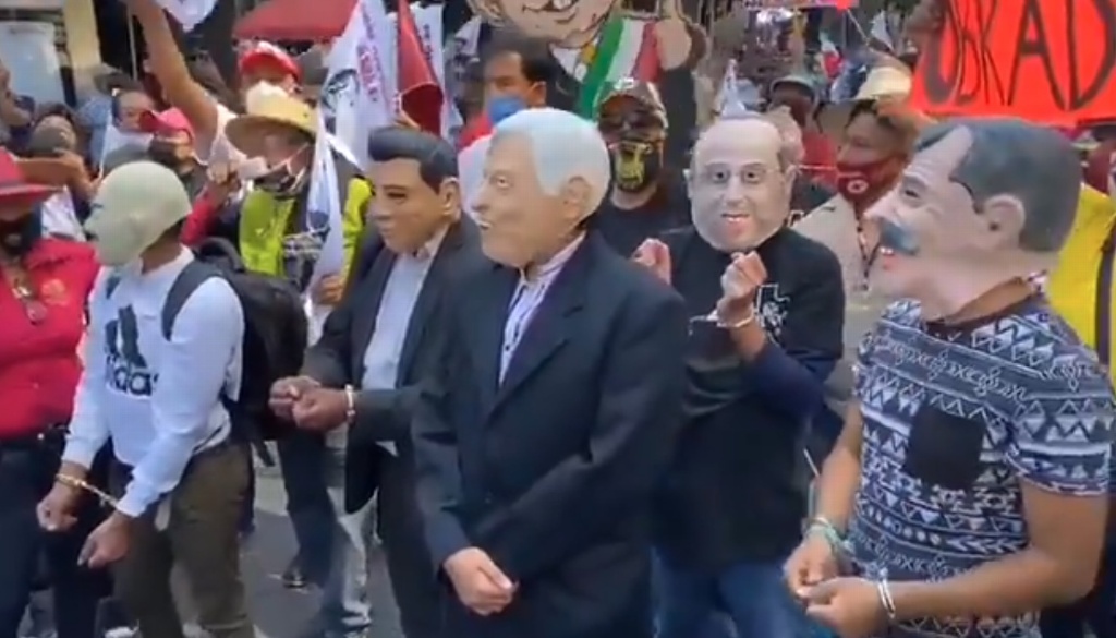 Imagen Esposan a “expresidentes” en #LaMarchaDelMillón a favor de AMLO