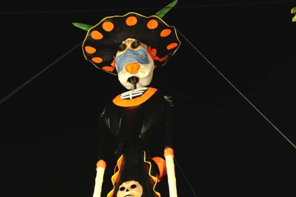 Imagen Montan catrina monumental con cubrebocas en Misantla, Veracruz (Fotos)