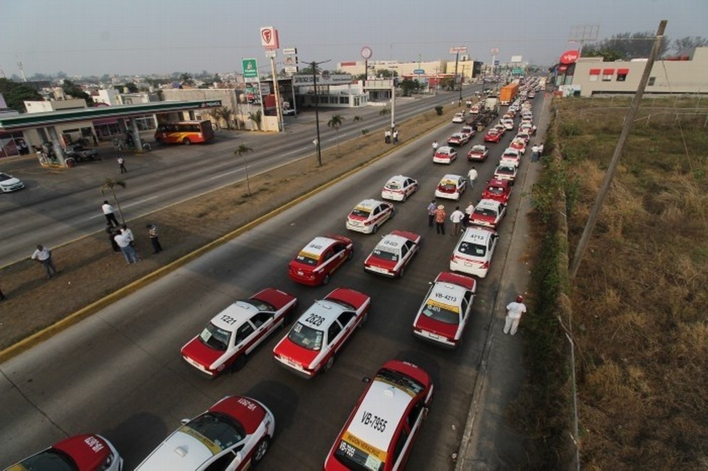 Imagen Anuncian fecha de pago de microcréditos a taxistas, tianguistas y músicos en Veracruz