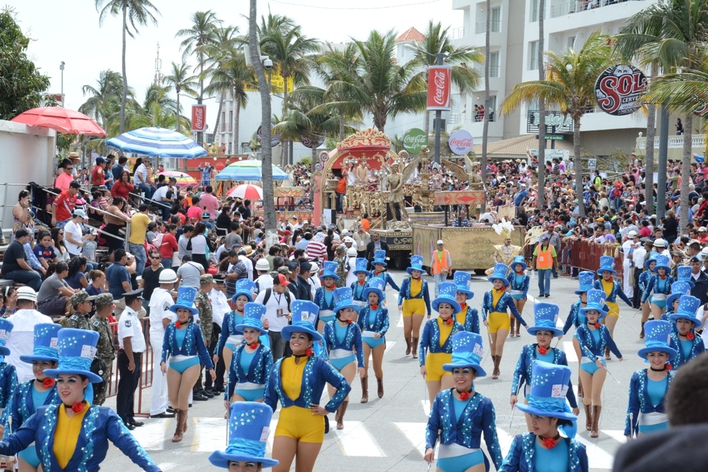 Imagen Exreyes esperan vacuna contra COVID-19 para hacer Carnaval de Veracruz  