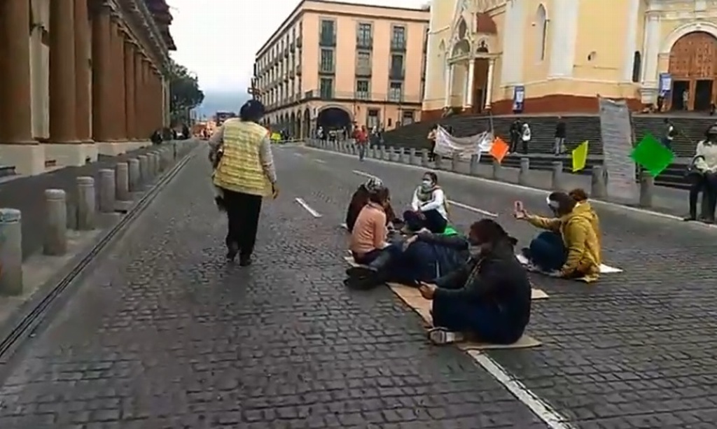 Imagen Trabajadores del ITESCO mantienen bloqueo en Xalapa; denuncian arbitrariedades