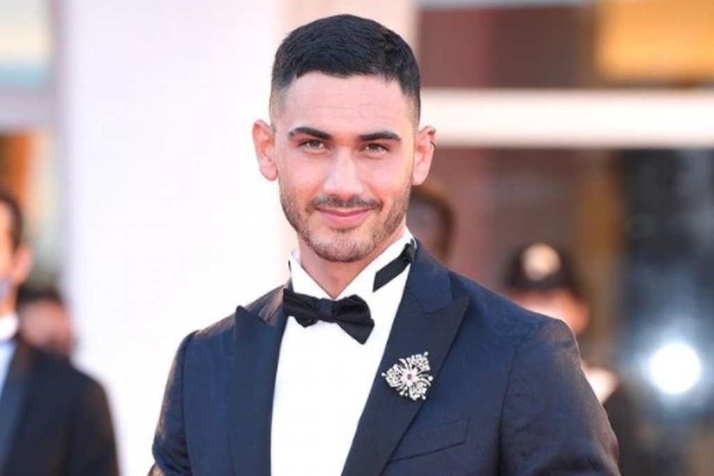 Imagen Alejandro Speitzer posa para revista con vestido de mujer (+foto)