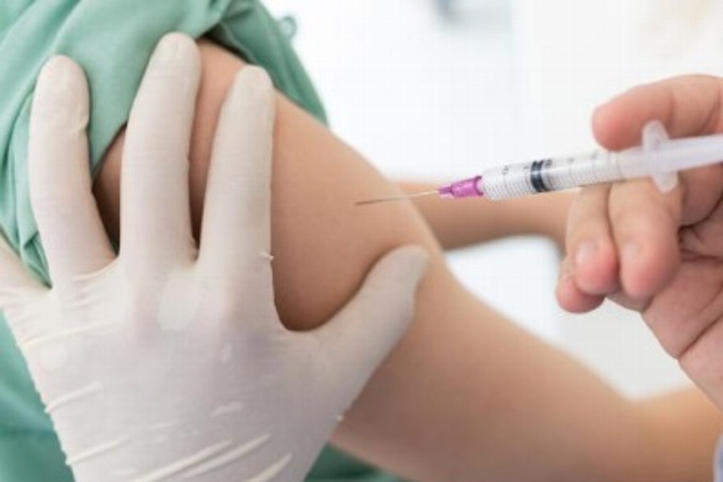 Imagen Iniciaría vacunación contra COVID-19 a principios de diciembre: Pfizer