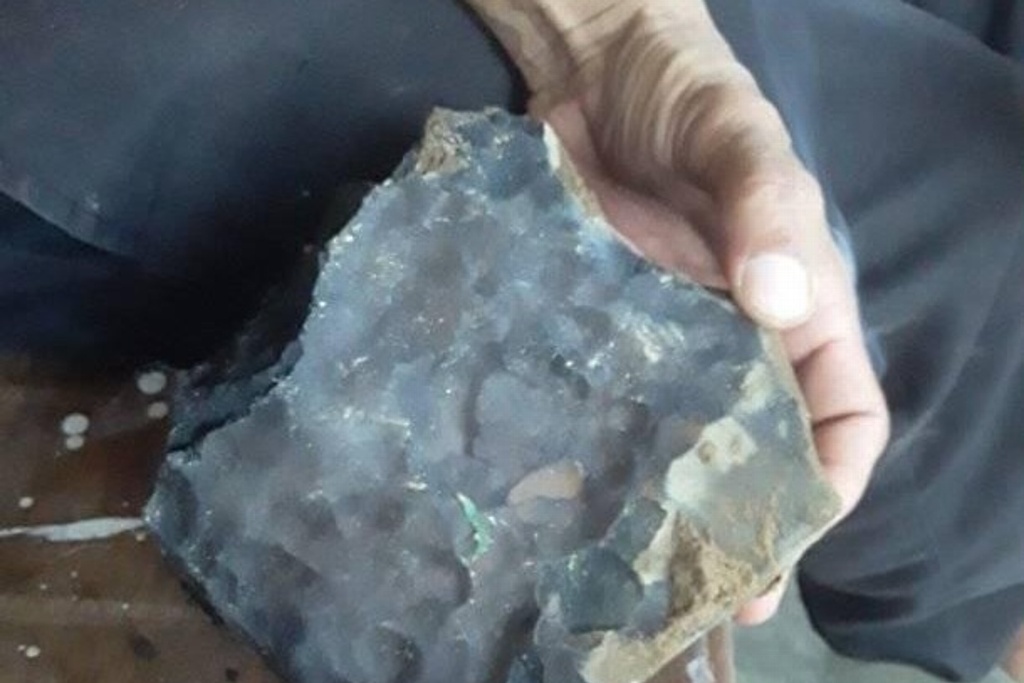 Imagen Hombre se vuelve millonario al caer meteorito sobre el techo de su casa (+Video)