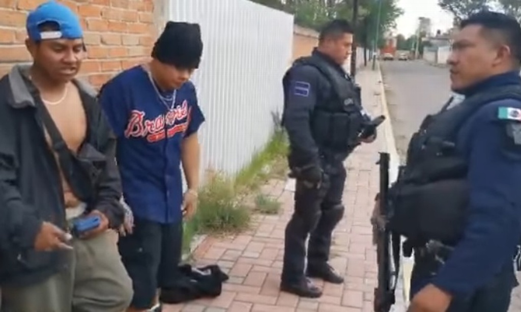 Imagen Viral. Se libran de la policía rapeando (+Video)