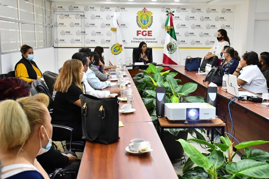 Imagen Fiscal de Veracruz se reúne con colectivos de desaparecidos