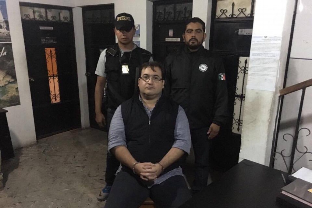 Imagen No le alcanzó el dinero a Javier Duarte; despide a su abogado 