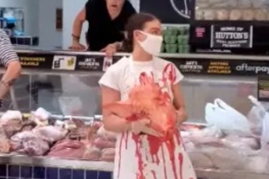 Imagen Si comen carne de cerdo son abusadores de animales: vegana protesta (+Video)