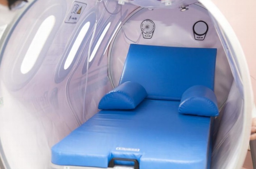 Imagen Cámara hiperbárica mejora notablemente salud de pacientes con COVID-19, señala médico