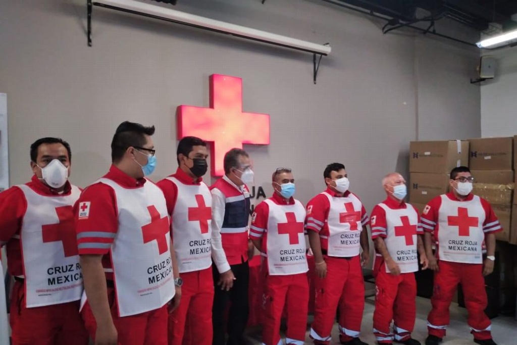 Imagen Cruz Roja Mexicana cambia de imagen, entregan nuevos uniformes en Veracruz 