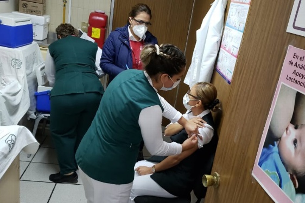 Imagen Aplican primera vacuna contra COVID-19 en delegación de Veracruz IMSS-Norte