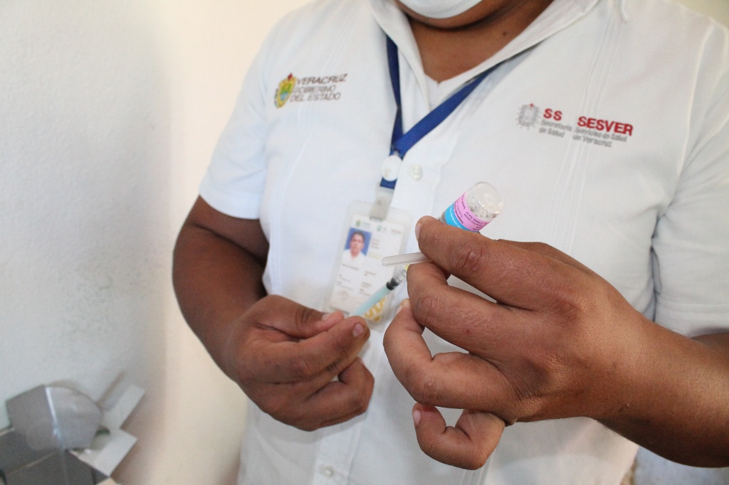 Imagen Concluimos primera fase de vacunación del personal que atiende COVID-19: Ssa de Veracruz