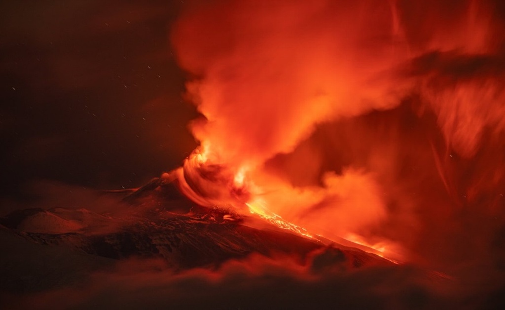 Imagen Entra en erupción el volcán 'Etna' en Italia