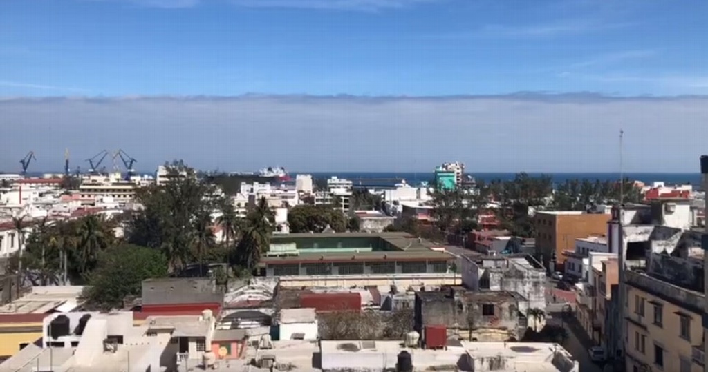 Imagen Meteorólogo explica formación de gran nube que sorprendió en Veracruz (+video)