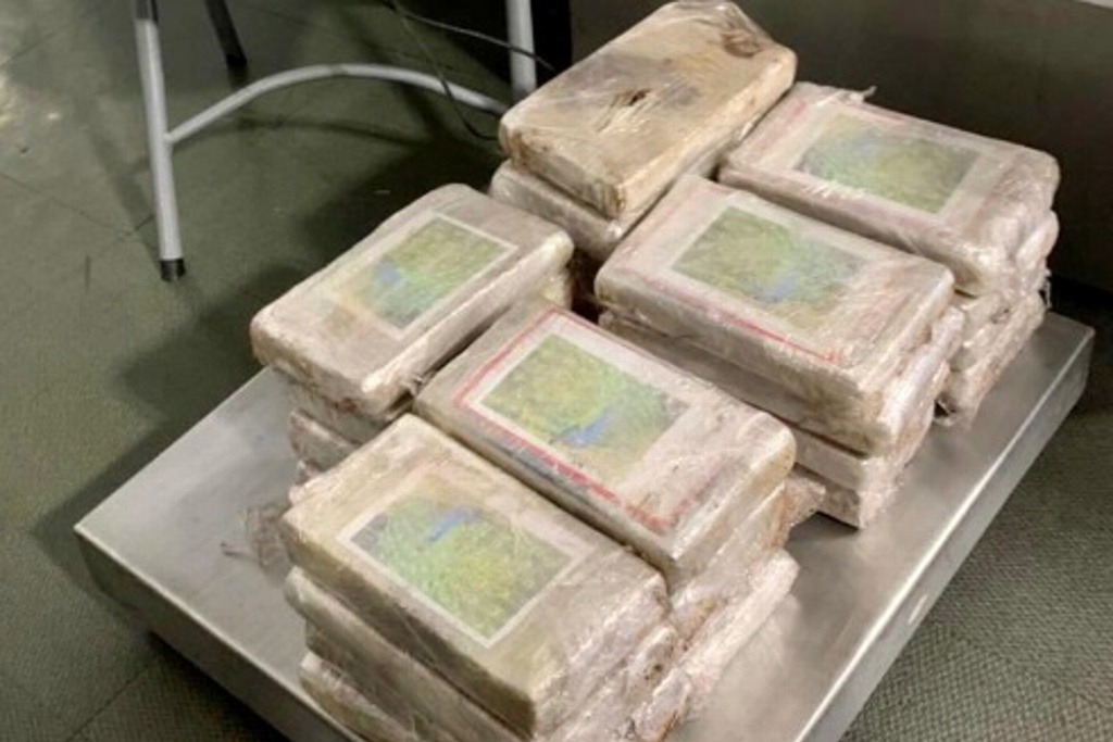 Imagen Decomisan 29 kilos de cocaína en Aeropuerto Internacional de la Ciudad de México