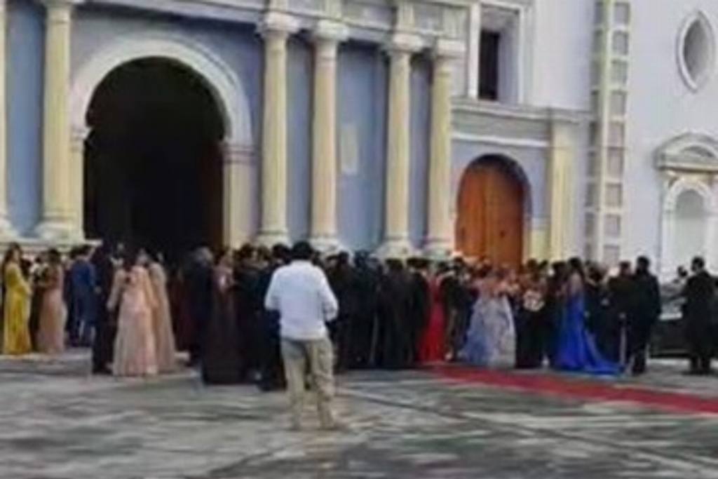 Imagen Suspenden boda, XV años y hasta peleas de gallos, en varios puntos de Veracruz